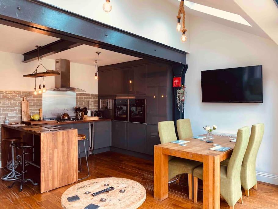 Lovely Semi-Beach 2X Pubs -5 Min Walk-Pets Welcome-Parking-Garden Scalby  Buitenkant foto