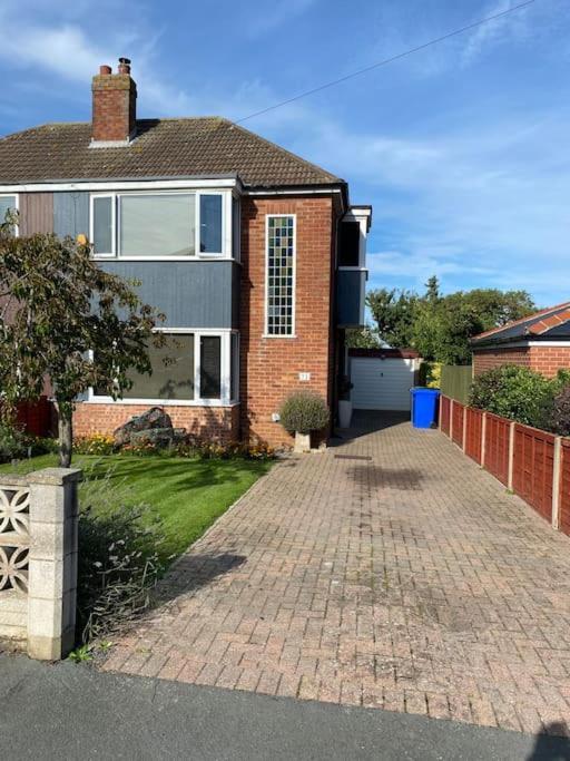 Lovely Semi-Beach 2X Pubs -5 Min Walk-Pets Welcome-Parking-Garden Scalby  Buitenkant foto